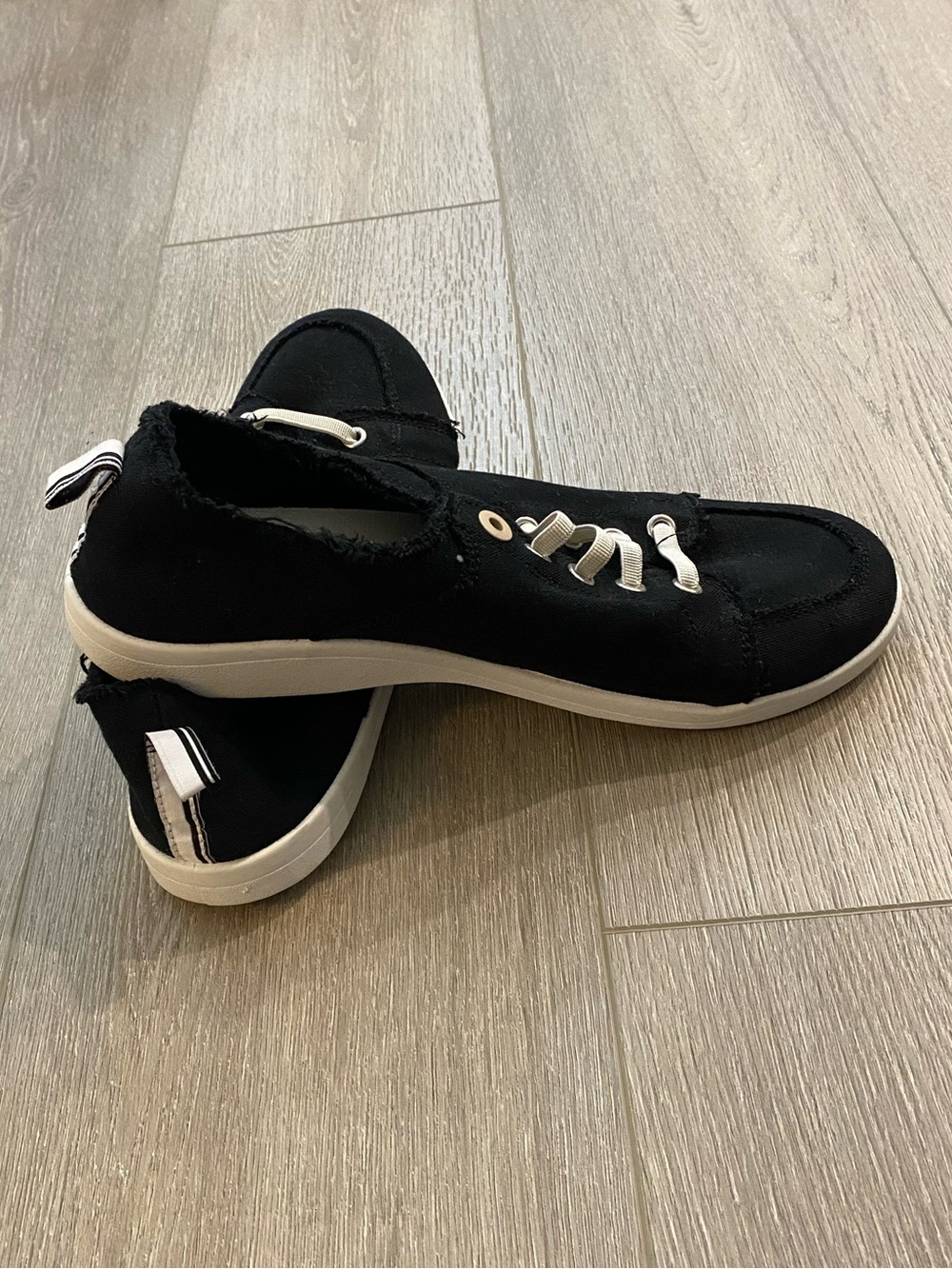 Vionic Beach Shoes - Picture 4 of 8